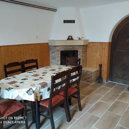 Vadrozsa Nyaralo בית נופש *