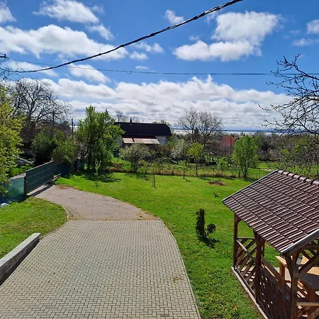 Vadrozsa Nyaralo בית נופש