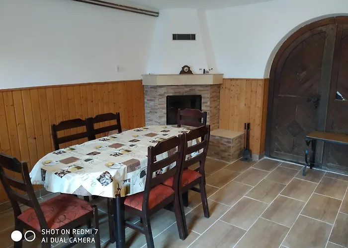 Vadrozsa Nyaralo בית נופש *