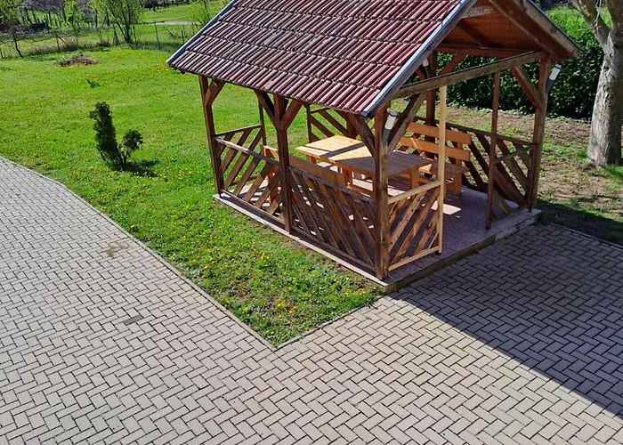 Vadrozsa Nyaralo Hébergement de vacances *