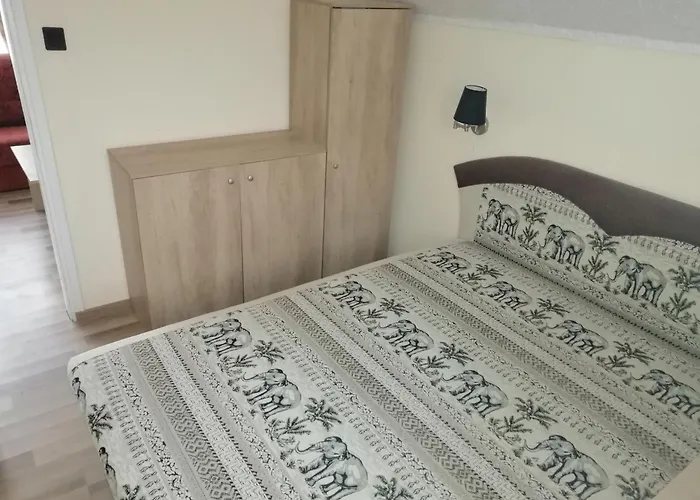 Vadrozsa Nyaralo * Balatongyörök